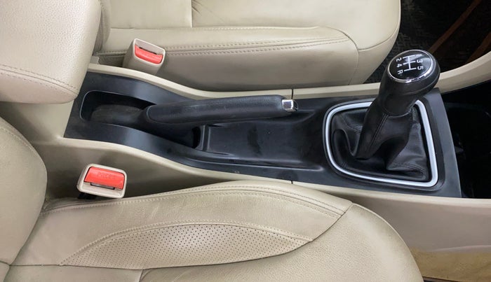 2019 Maruti Ciaz ALPHA 1.5 SHVS PETROL, Petrol, Manual, 40,966 km, Gear Lever