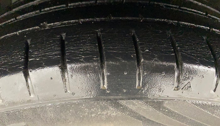 2019 Maruti Ciaz ALPHA 1.5 SHVS PETROL, Petrol, Manual, 40,966 km, Left Front Tyre Tread