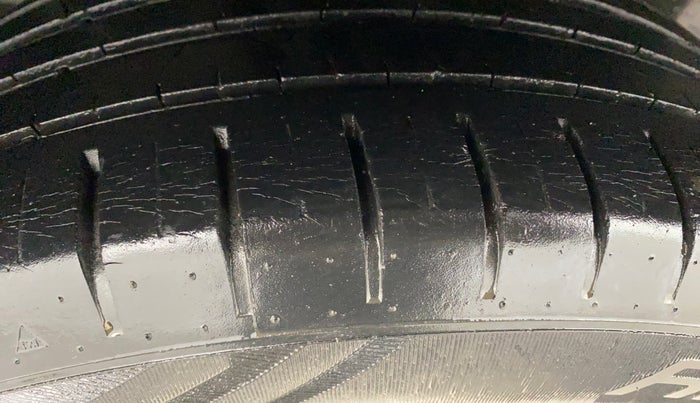 2019 Maruti Ciaz ALPHA 1.5 SHVS PETROL, Petrol, Manual, 40,966 km, Right Rear Tyre Tread