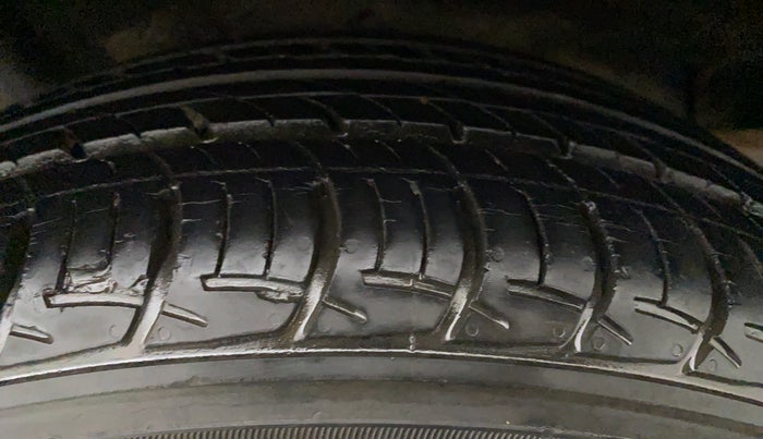2016 Maruti Baleno DELTA PETROL 1.2, Petrol, Manual, 14,086 km, Left Rear Tyre Tread