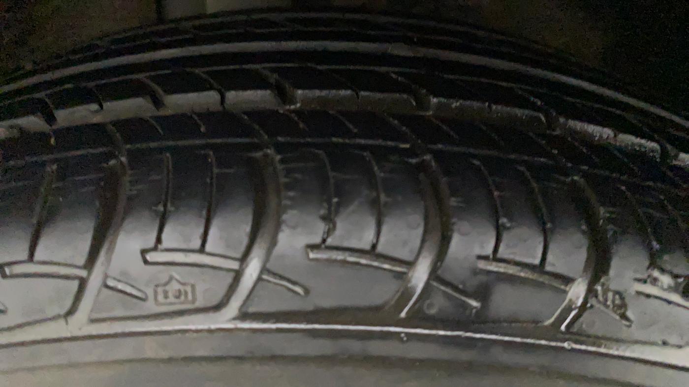 2016 Maruti Baleno DELTA PETROL 1.2, Petrol, Manual, 14,086 km, Right Rear Tyre Tread