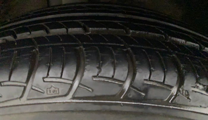 2016 Maruti Baleno DELTA PETROL 1.2, Petrol, Manual, 14,086 km, Right Rear Tyre Tread