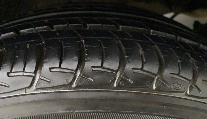 2016 Maruti Baleno DELTA PETROL 1.2, Petrol, Manual, 14,086 km, Left Front Tyre Tread