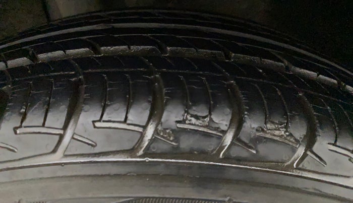 2016 Maruti Baleno DELTA PETROL 1.2, Petrol, Manual, 14,086 km, Right Front Tyre Tread