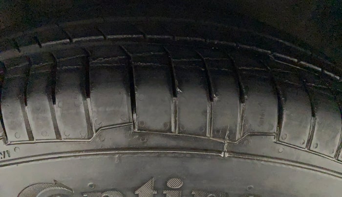 2011 Hyundai i10 SPORTZ 1.2, Petrol, Manual, 31,026 km, Right Front Tyre Tread