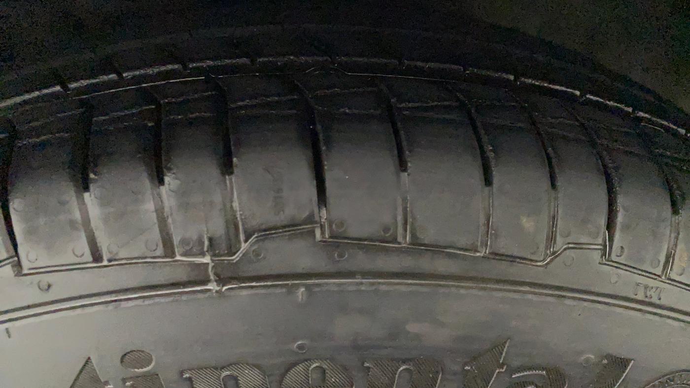 2011 Hyundai i10 SPORTZ 1.2, Petrol, Manual, 31,026 km, Left Front Tyre Tread