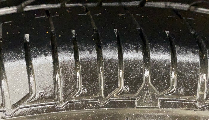 2013 Hyundai i10 SPORTZ 1.2, Petrol, Manual, 1,03,373 km, Right Rear Tyre Tread