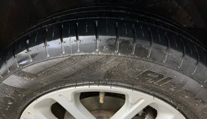 2018 Maruti Swift ZXI, Petrol, Manual, 33,727 km, Right Front Tyre Tread