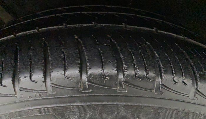 2018 Maruti Vitara Brezza VDI AMT, Diesel, Automatic, 65,041 km, Left Front Tyre Tread