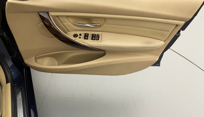 2013 BMW 3 Series 320D LUXURYLINE, Diesel, Automatic, 1,53,870 km, Driver Side Door Panels Control
