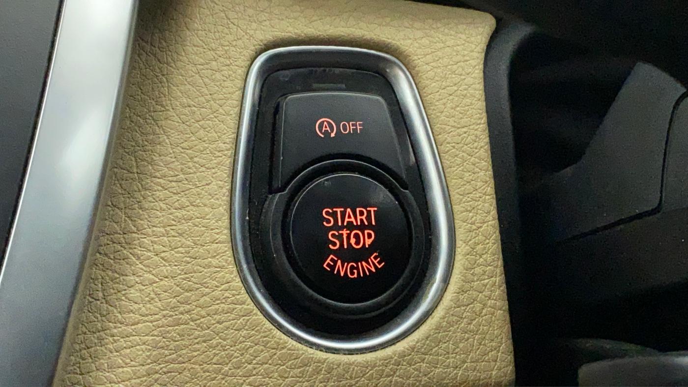 2013 BMW 3 Series 320D LUXURYLINE, Diesel, Automatic, 1,53,870 km, Keyless Start/ Stop Button