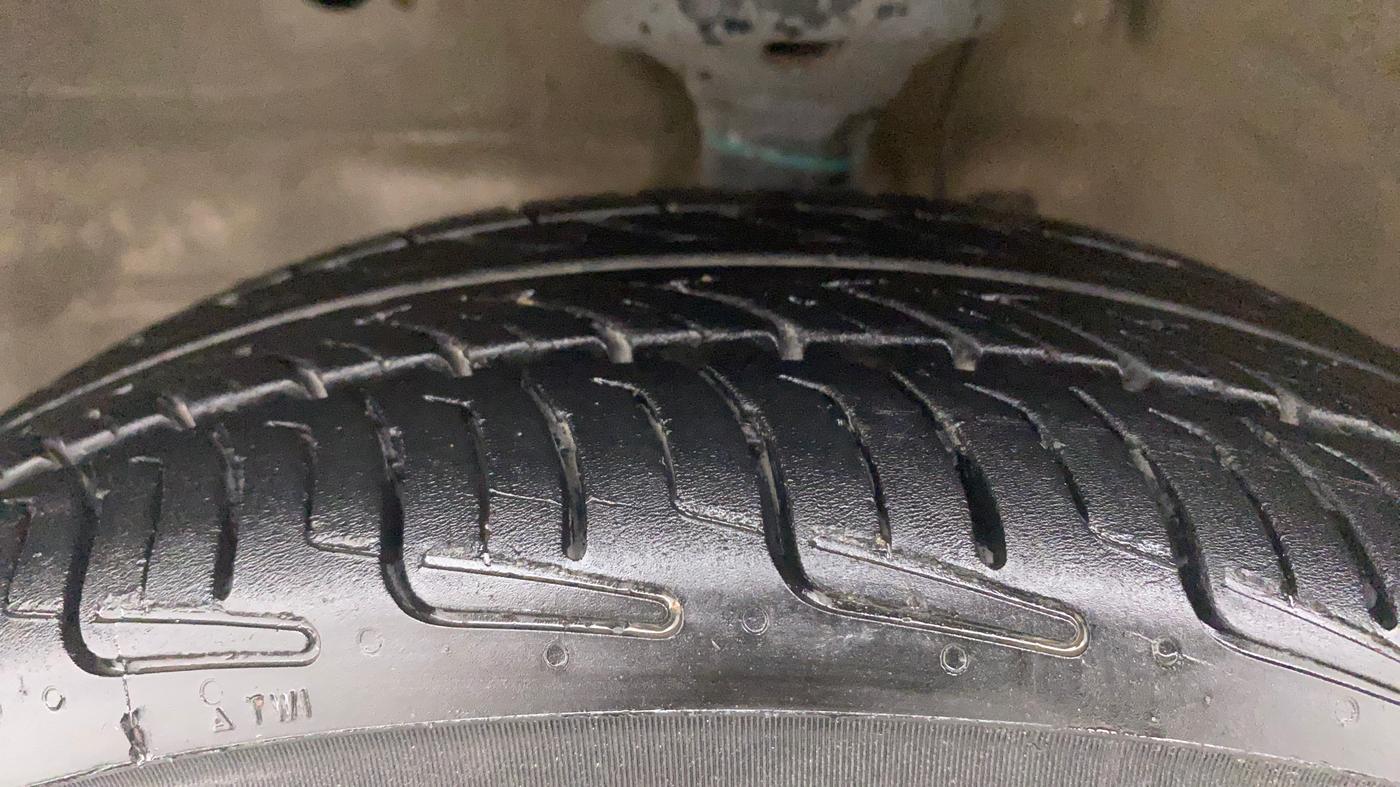 2014 Maruti Wagon R 1.0 VXI, Petrol, Manual, 24,354 km, Left Front Tyre Tread
