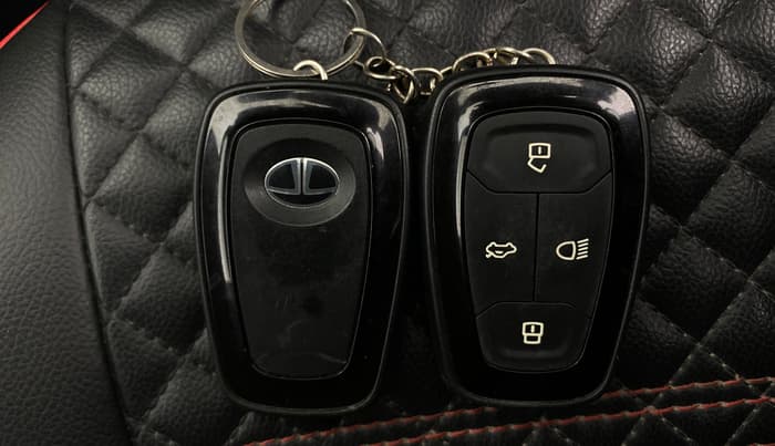 2021 Tata ALTROZ XZ PETROL, Petrol, Manual, 19,968 km, Key Close Up