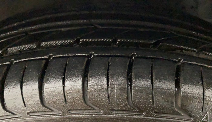 2017 Hyundai Eon MAGNA +, Petrol, Manual, 24,035 km, Right Front Tyre Tread