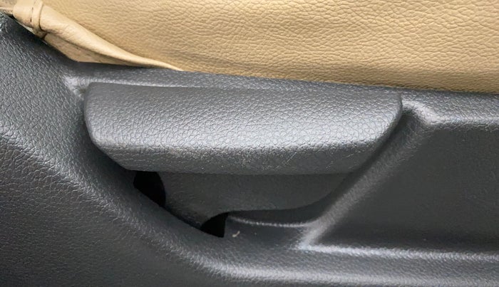 2017 Hyundai Eon MAGNA +, Petrol, Manual, 24,035 km, Driver Side Adjustment Panel