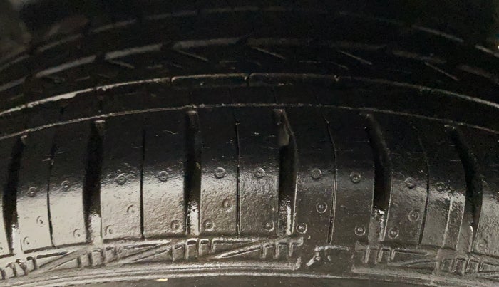 2017 Hyundai Eon MAGNA +, Petrol, Manual, 24,035 km, Left Rear Tyre Tread