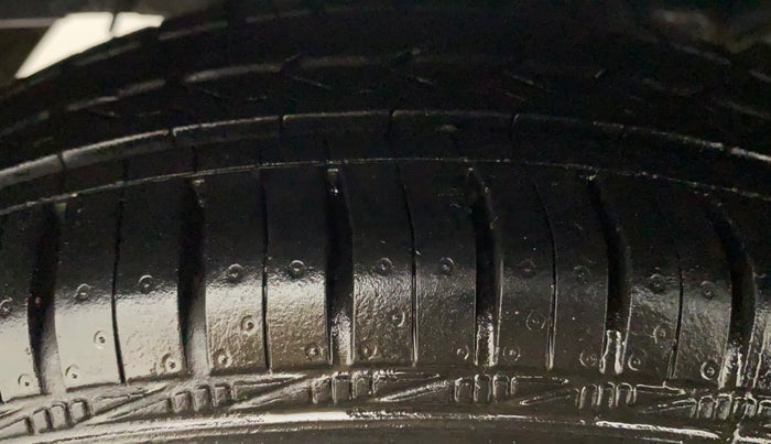 2017 Hyundai Eon MAGNA +, Petrol, Manual, 24,035 km, Right Rear Tyre Tread