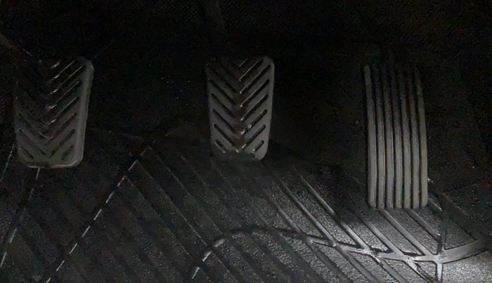 2017 Hyundai Eon MAGNA +, Petrol, Manual, 24,035 km, Pedals