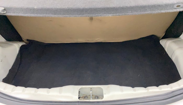 2017 Hyundai Eon MAGNA +, Petrol, Manual, 24,035 km, Boot Inside