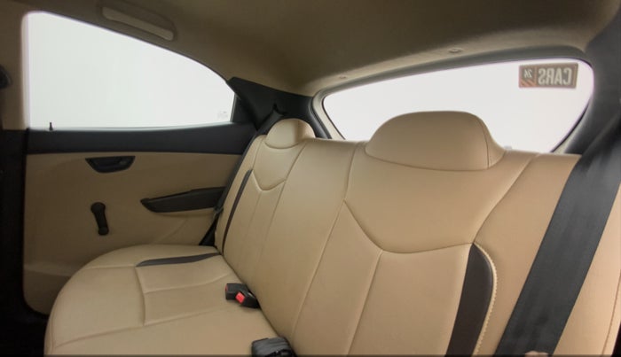 2017 Hyundai Eon MAGNA +, Petrol, Manual, 24,035 km, Right Side Rear Door Cabin