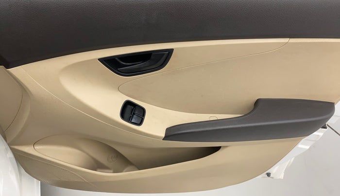 2017 Hyundai Eon MAGNA +, Petrol, Manual, 24,035 km, Driver Side Door Panels Control