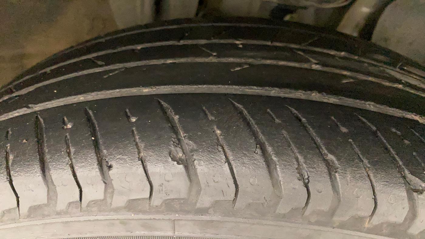 2021 Nissan MAGNITE XL TURBO, Petrol, Manual, 30,178 km, Right Front Tyre Tread