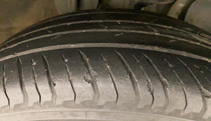 2021 Nissan MAGNITE XL TURBO, Petrol, Manual, 30,178 km, Right Front Tyre Tread