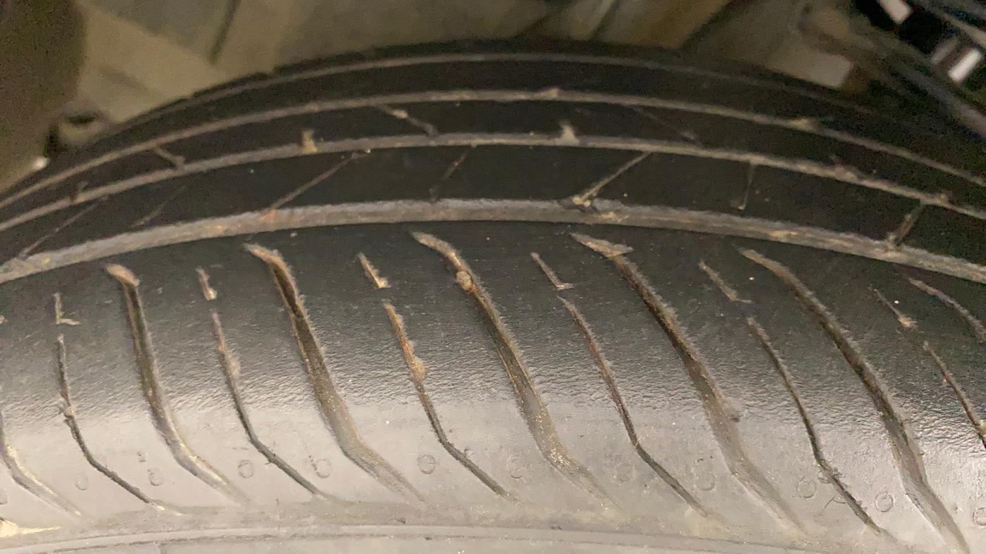 2021 Nissan MAGNITE XL TURBO, Petrol, Manual, 30,178 km, Left Front Tyre Tread