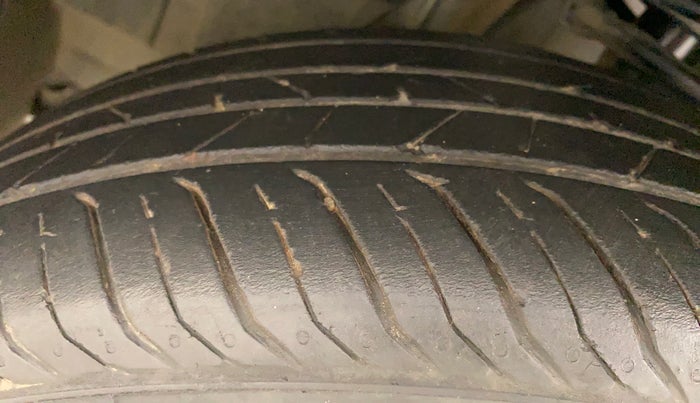 2021 Nissan MAGNITE XL TURBO, Petrol, Manual, 30,178 km, Left Front Tyre Tread