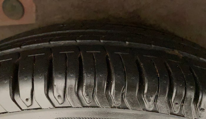 2011 Hyundai i10 SPORTZ 1.2, Petrol, Manual, 58,620 km, Right Rear Tyre Tread