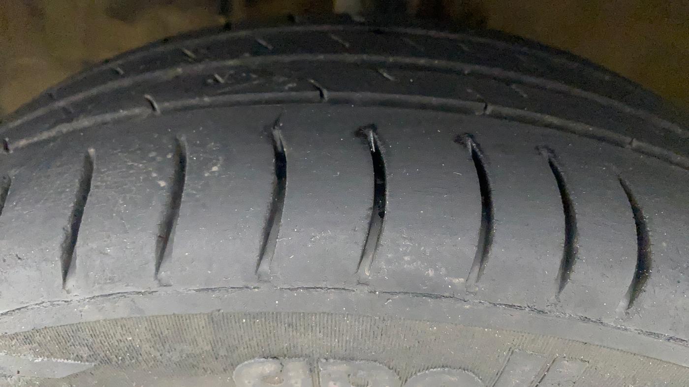 2016 Maruti Wagon R 1.0 VXI OPT, Petrol, Manual, 40,874 km, Left Front Tyre Tread