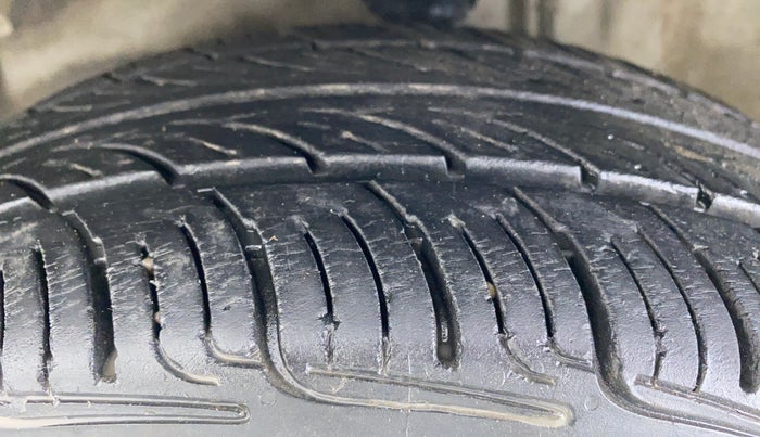 2011 Maruti Alto K10 LXI P, Petrol, Manual, 48,764 km, Left Front Tyre Tread