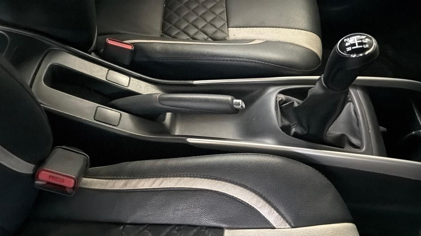 2016 Maruti Baleno DELTA PETROL 1.2, Petrol, Manual, 64,538 km, Gear Lever