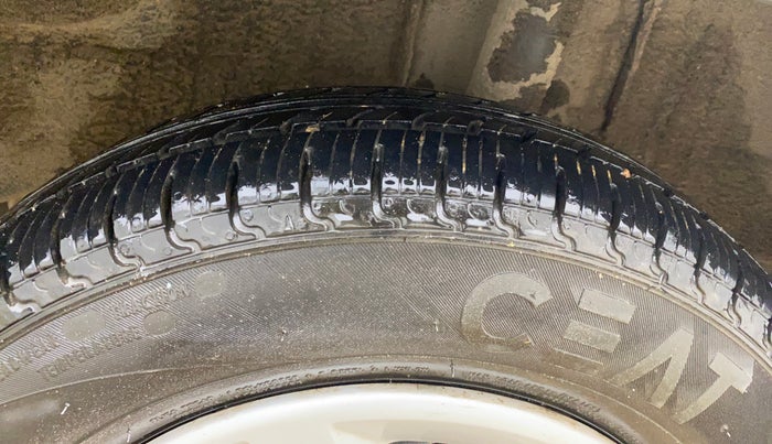 2015 Renault Kwid RXL, CNG, Manual, 49,363 km, Left Rear Tyre Tread