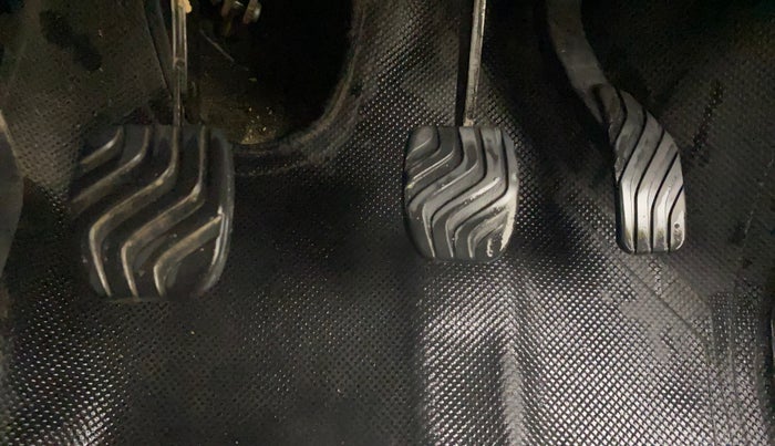 2015 Renault Kwid RXL, CNG, Manual, 49,363 km, Pedals