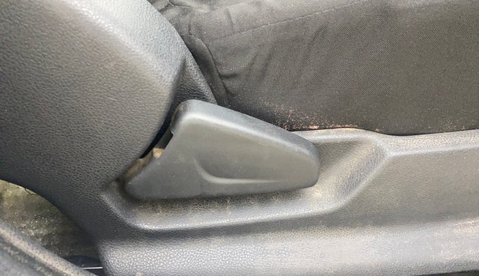 2015 Renault Kwid RXL, CNG, Manual, 49,363 km, Driver Side Adjustment Panel