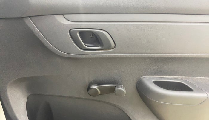 2015 Renault Kwid RXL, CNG, Manual, 49,363 km, Driver Side Door Panels Control