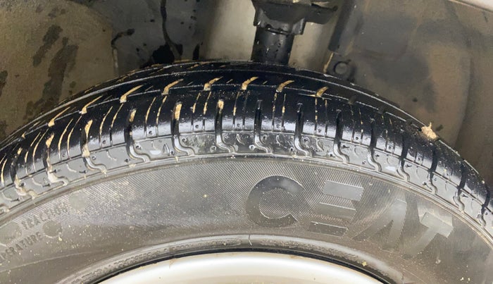 2015 Renault Kwid RXL, CNG, Manual, 49,363 km, Right Front Tyre Tread