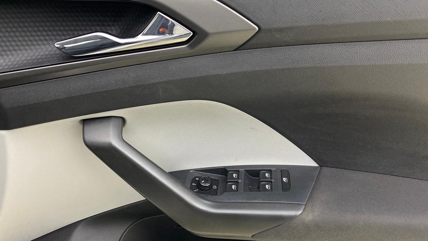 2023 Skoda KUSHAQ AMBITION 1.0L TSI MT, Petrol, Manual, 44,672 km, Driver Side Door Panels Control