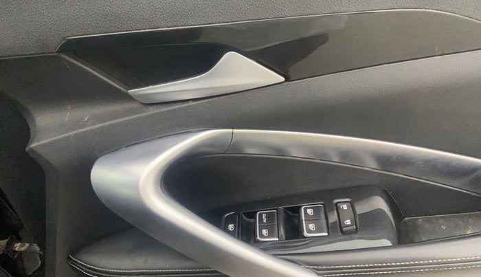 2021 MG HECTOR SHARP 1.5 PETROL CVT, Petrol, Automatic, 68,243 km, Driver Side Door Panels Control