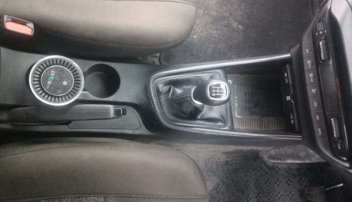 2022 Hyundai NEW I20 ASTA (O) 1.2 MT, Petrol, Manual, 34,455 km, Gear Lever