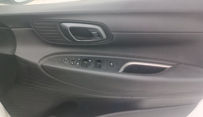 2022 Hyundai NEW I20 ASTA (O) 1.2 MT, Petrol, Manual, 34,455 km, Driver Side Door Panels Control