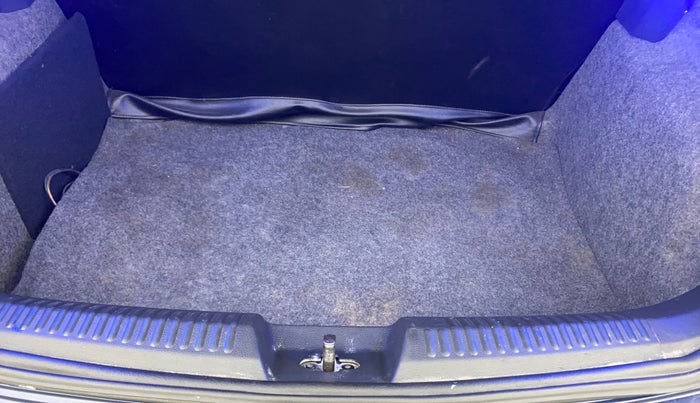 2015 Volkswagen Polo COMFORTLINE 1.5L, Diesel, Manual, 83,063 km, Boot Inside