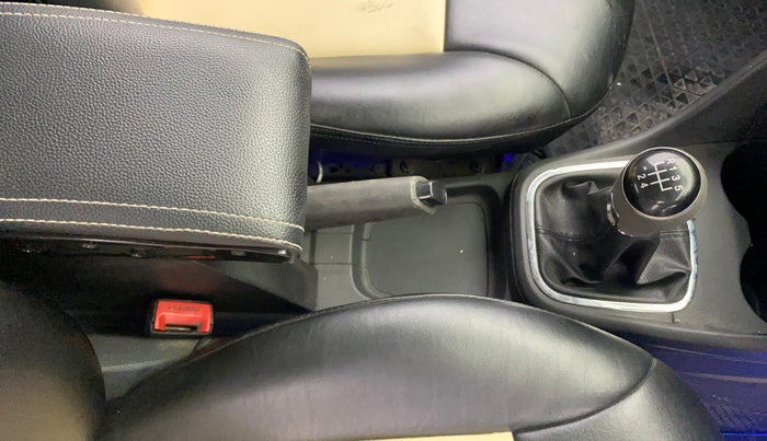 2015 Volkswagen Polo COMFORTLINE 1.5L, Diesel, Manual, 83,063 km, Gear Lever