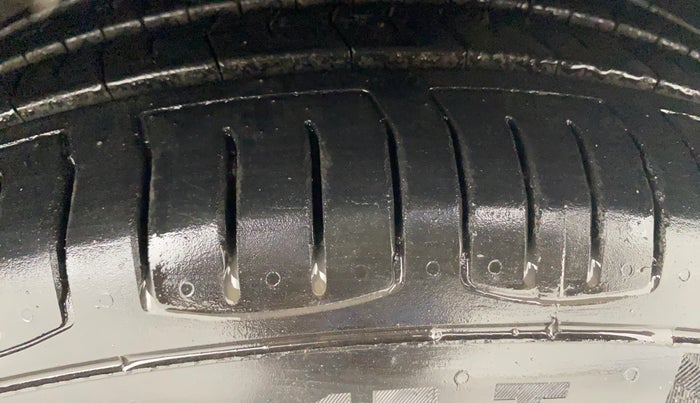 2015 Volkswagen Polo COMFORTLINE 1.5L, Diesel, Manual, 83,063 km, Right Front Tyre Tread