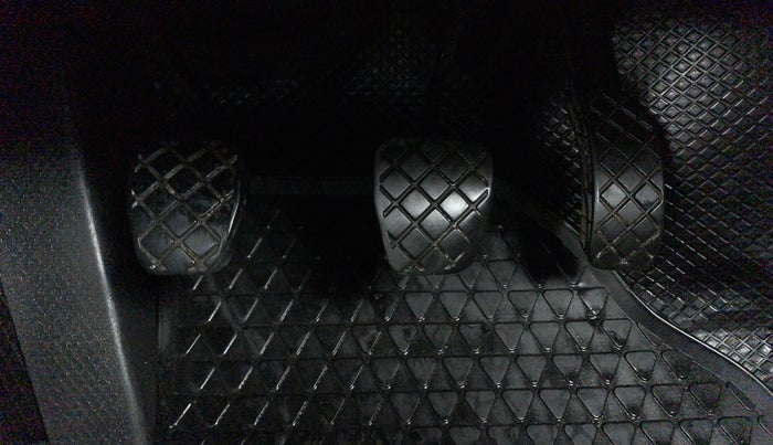 2015 Volkswagen Polo COMFORTLINE 1.5L, Diesel, Manual, 83,063 km, Pedals