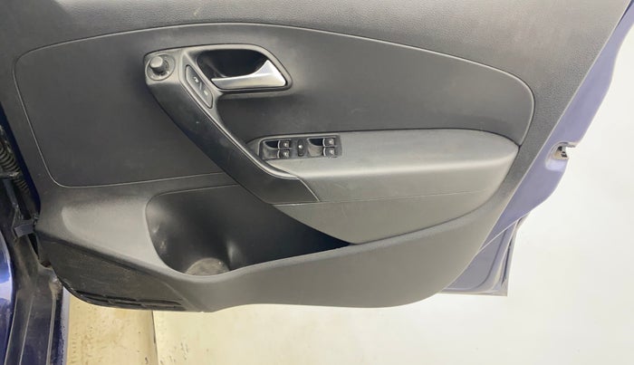 2015 Volkswagen Polo COMFORTLINE 1.5L, Diesel, Manual, 83,063 km, Driver Side Door Panels Control