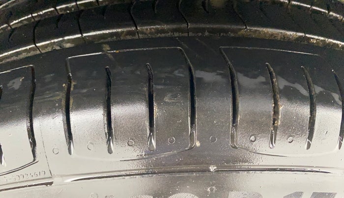 2015 Volkswagen Polo COMFORTLINE 1.5L, Diesel, Manual, 83,063 km, Left Rear Tyre Tread