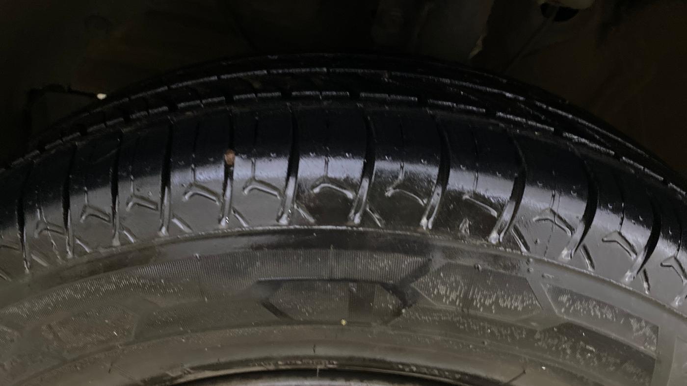 2020 Maruti Swift VXI AMT, Petrol, Automatic, 90,008 km, Left Front Tyre Tread