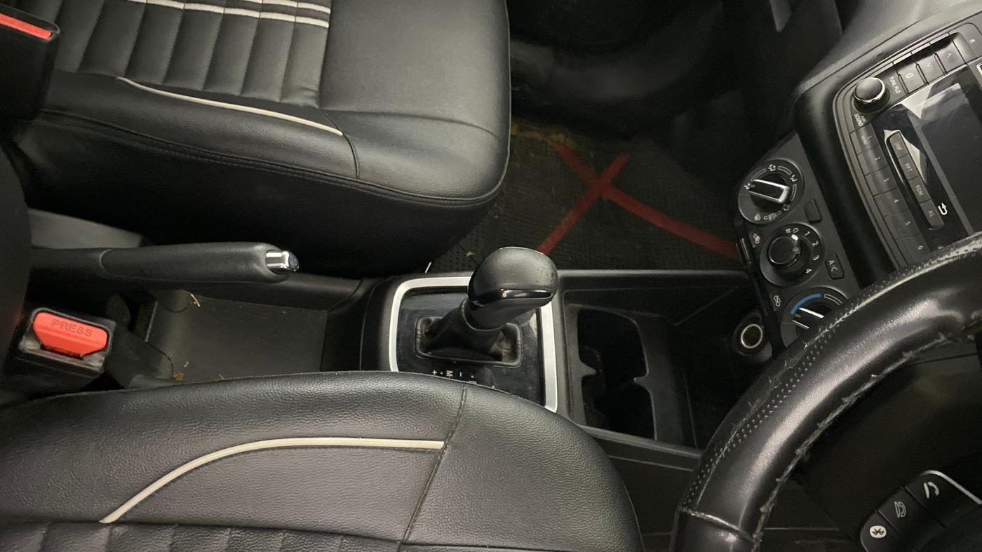 2020 Maruti Swift VXI AMT, Petrol, Automatic, 90,008 km, Gear Lever